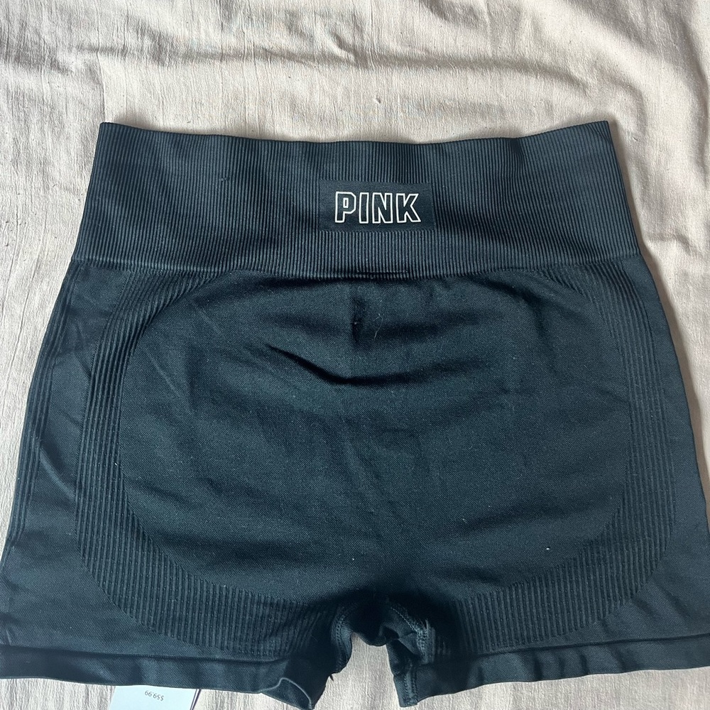 PINK SEAMLESS MEDIUM SHORTS